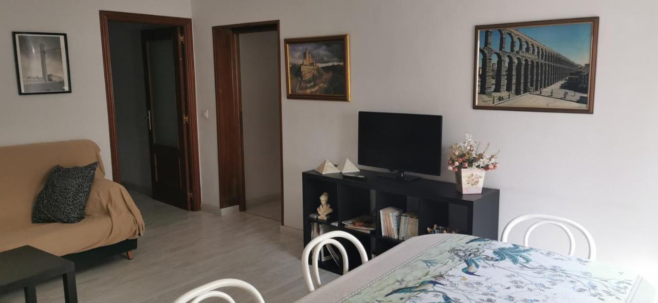Villa "Luna De Segovia" Leganés Buitenkant foto
